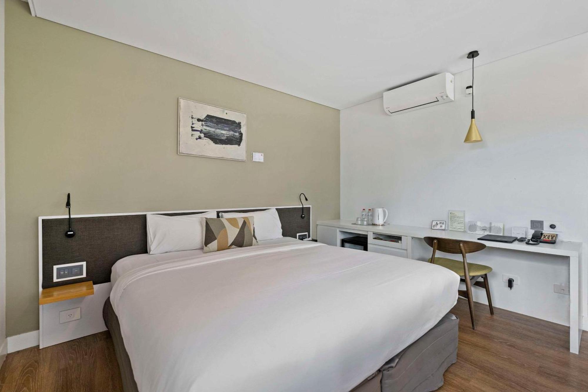 The Kingsford Airport, Ascend Collection